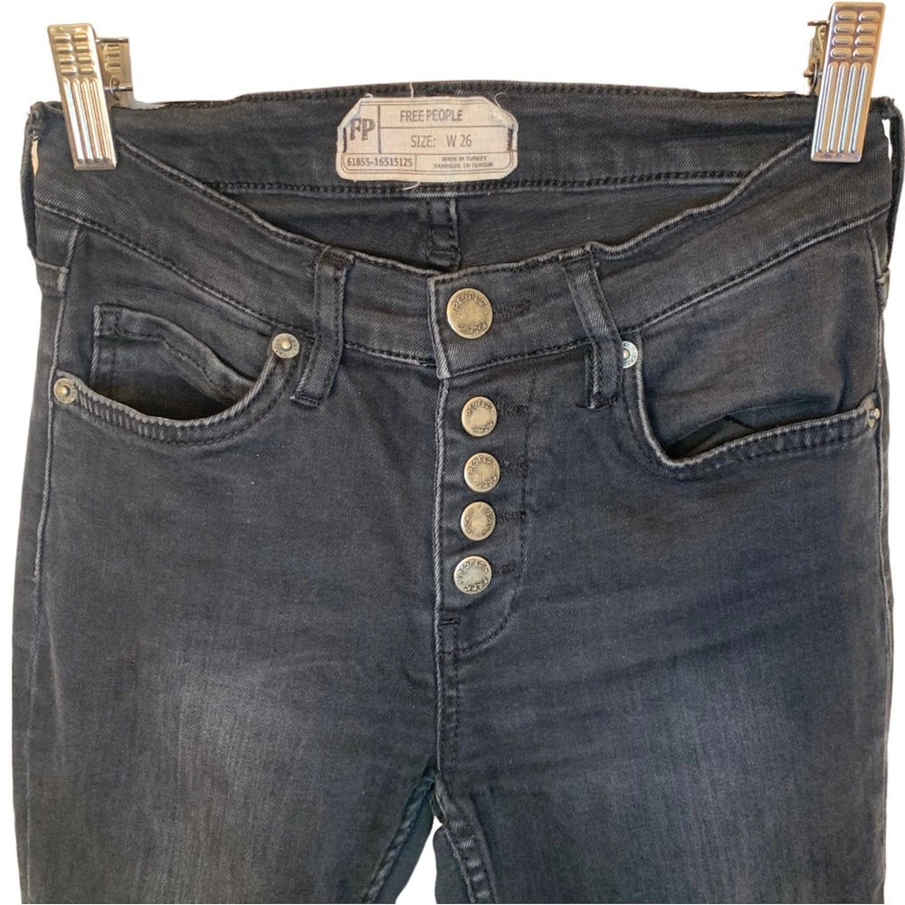 Free People | Raw Hem Black Cropped Skinny Jean Sz 26